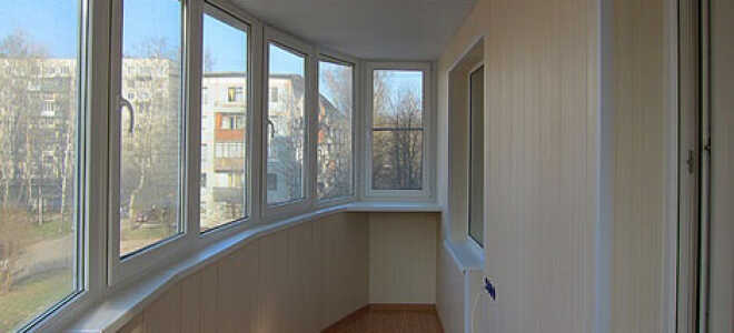 Отделка балкона стеновыми панелями: под дерево, плитку, камень