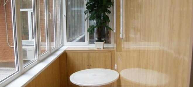 Обшивка балкона пластиком — просто и функционально