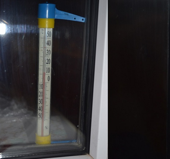 крепление термометра за уплотнительную резинку