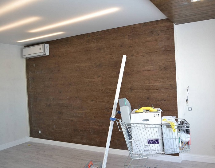 кварц виниловая плитка на стене и потолке