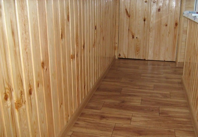лакированная вагонка на балконе
