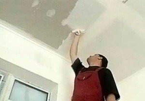 делаем побелку внутри застекленного балкона